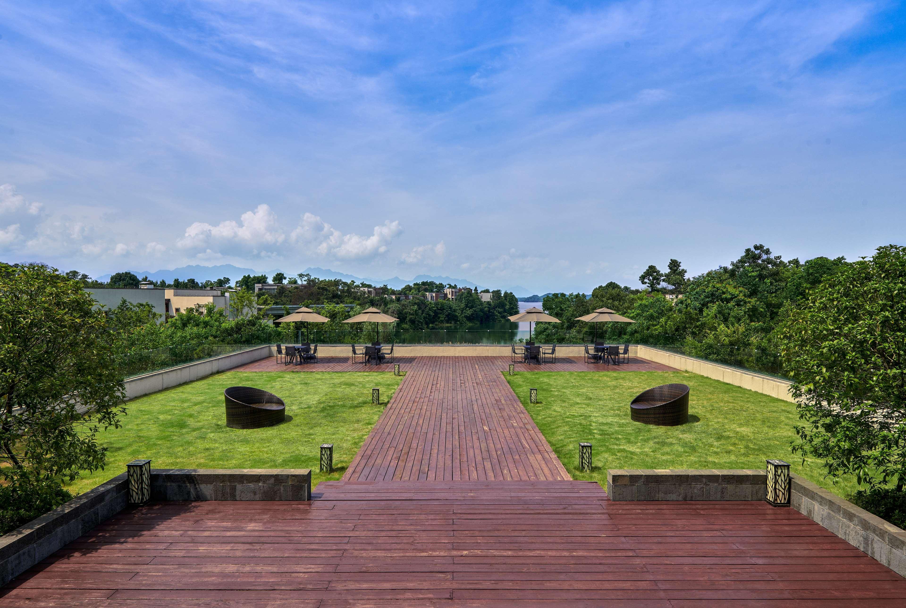 ลูซาน เวสต์ซี รีสอร์ต คูริโอ คอลเลคชั่น บาย ฮิลตัน Hotel Jiujiang  ภายนอก รูปภาพ