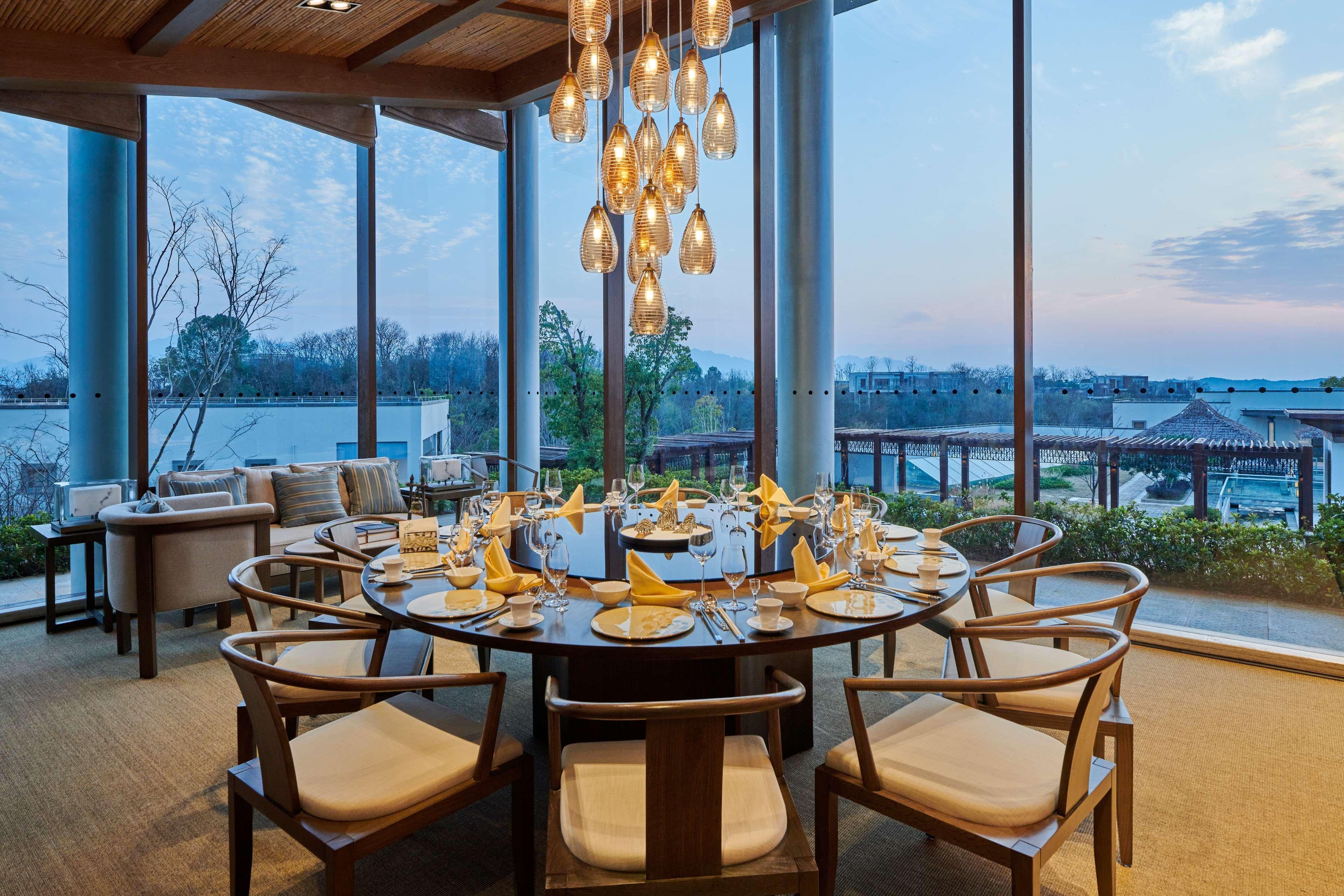 ลูซาน เวสต์ซี รีสอร์ต คูริโอ คอลเลคชั่น บาย ฮิลตัน Hotel Jiujiang  ภายนอก รูปภาพ