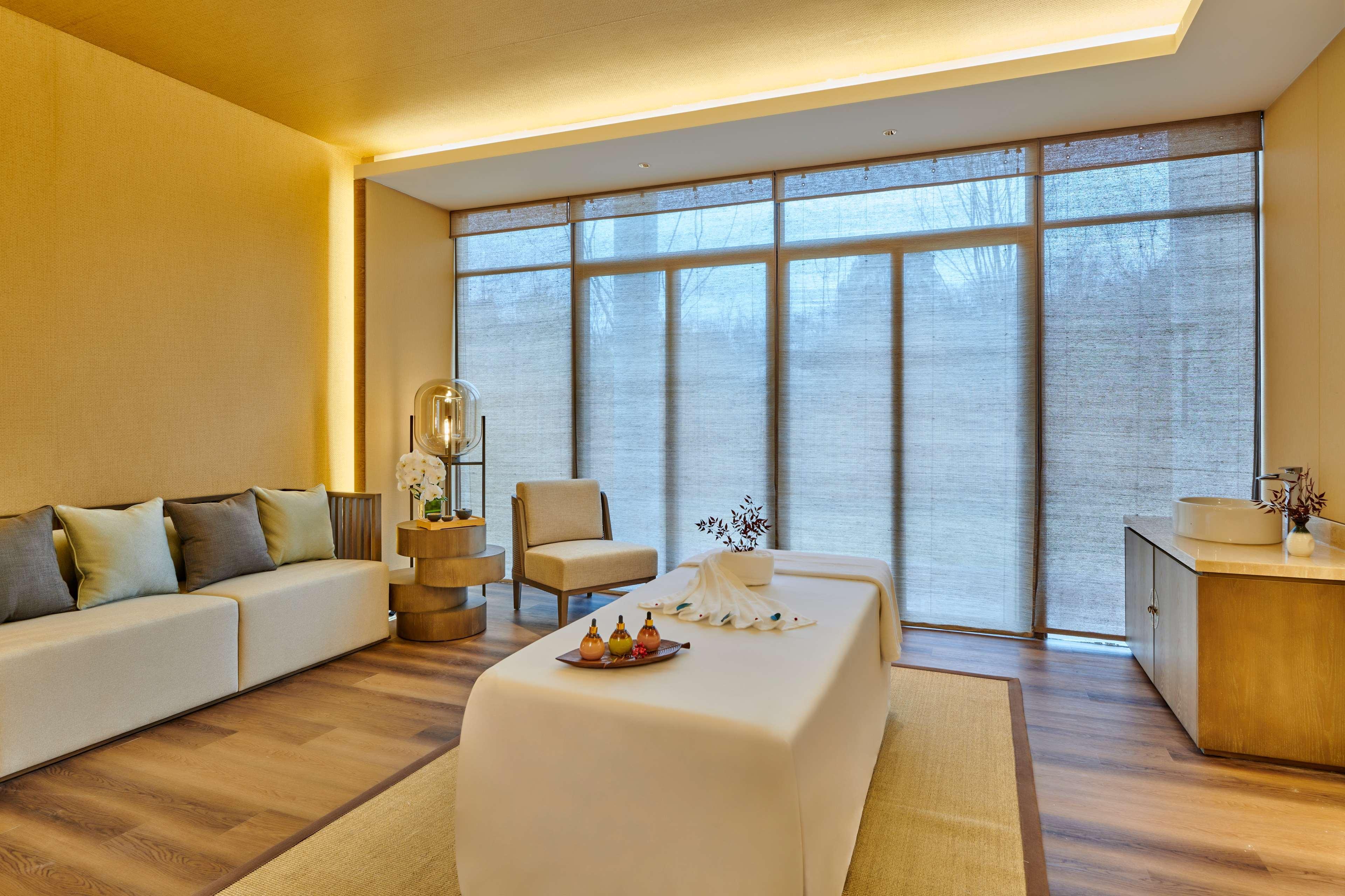 ลูซาน เวสต์ซี รีสอร์ต คูริโอ คอลเลคชั่น บาย ฮิลตัน Hotel Jiujiang  ภายนอก รูปภาพ