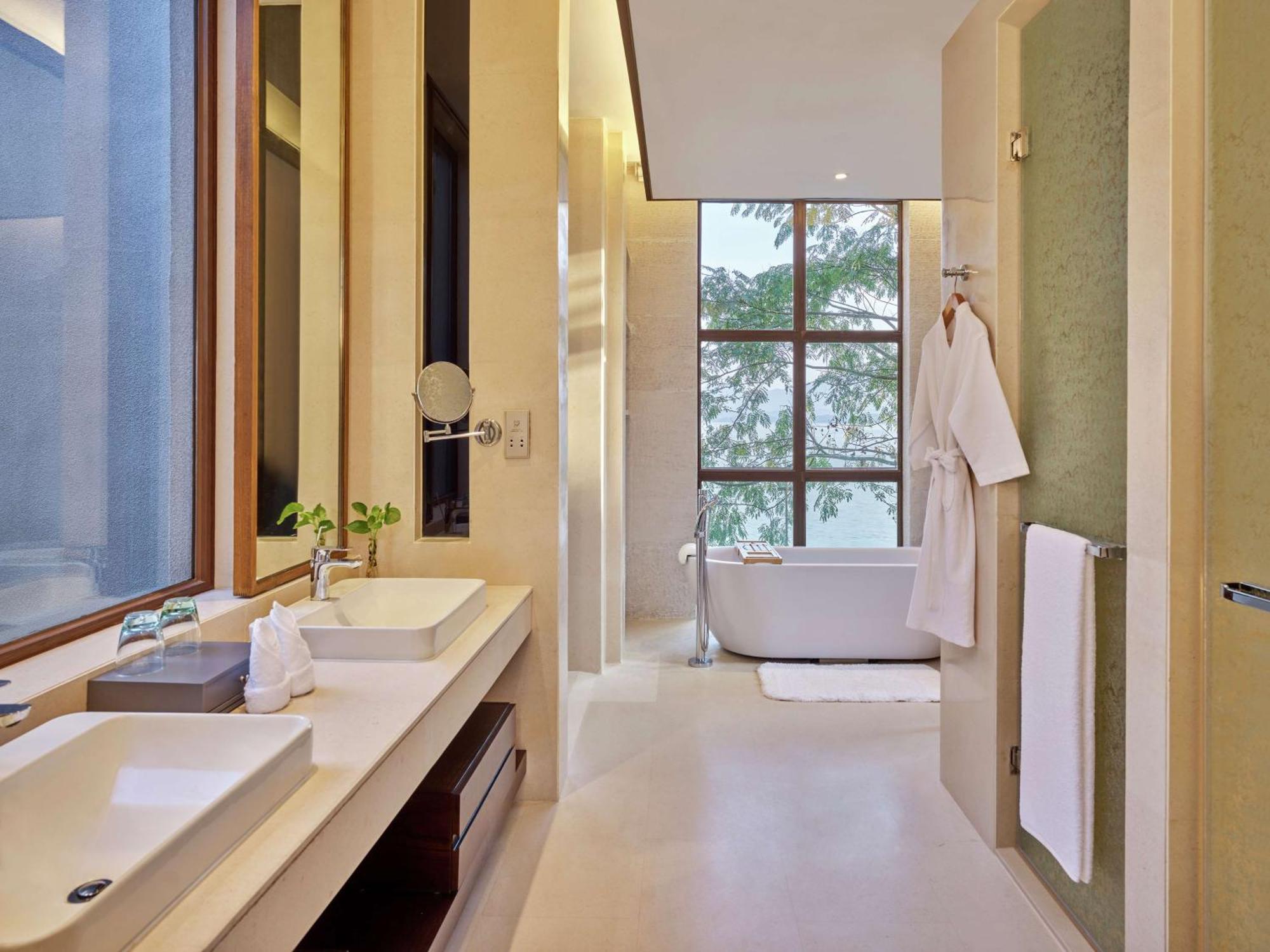 ลูซาน เวสต์ซี รีสอร์ต คูริโอ คอลเลคชั่น บาย ฮิลตัน Hotel Jiujiang  ภายนอก รูปภาพ